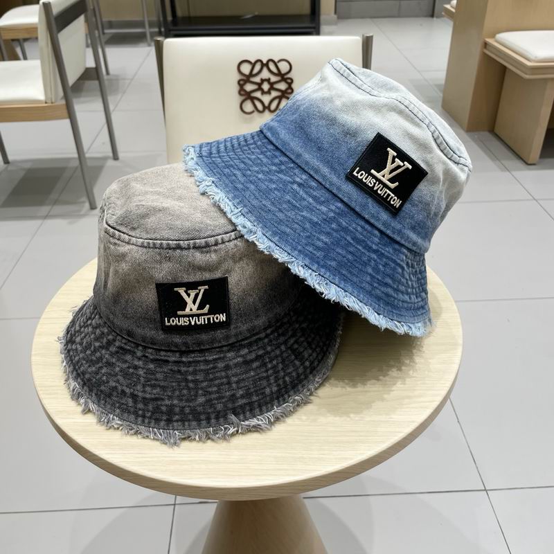 LV hat 061003